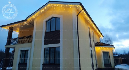 Подсветка дома гирляндой бахрома с тепло белыми лампами (д. Мендсары Л.О.) 