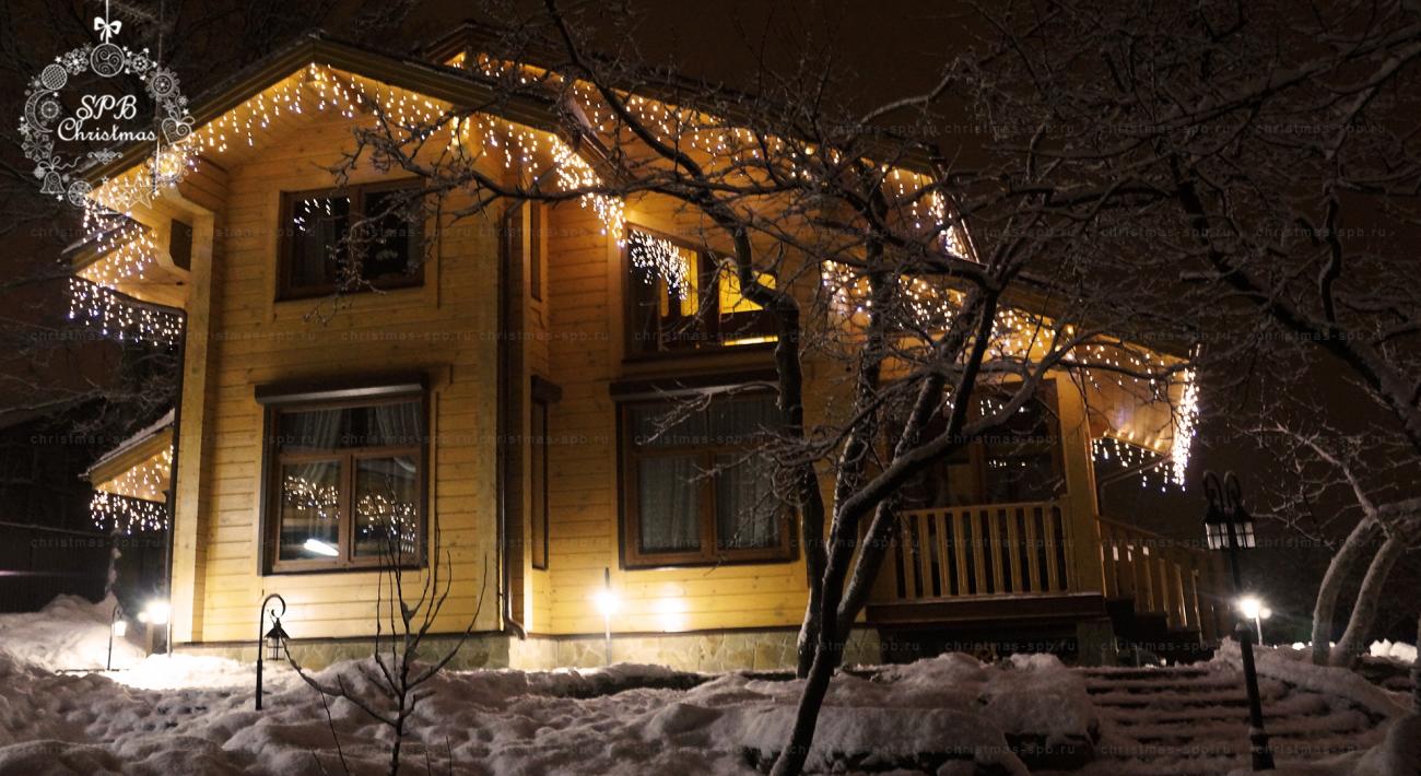 Новогодняя подсветка загородного дома в Санкт-Петербурге. Оформление фасадов, разработка макета, профессиональный монтаж под ключ.