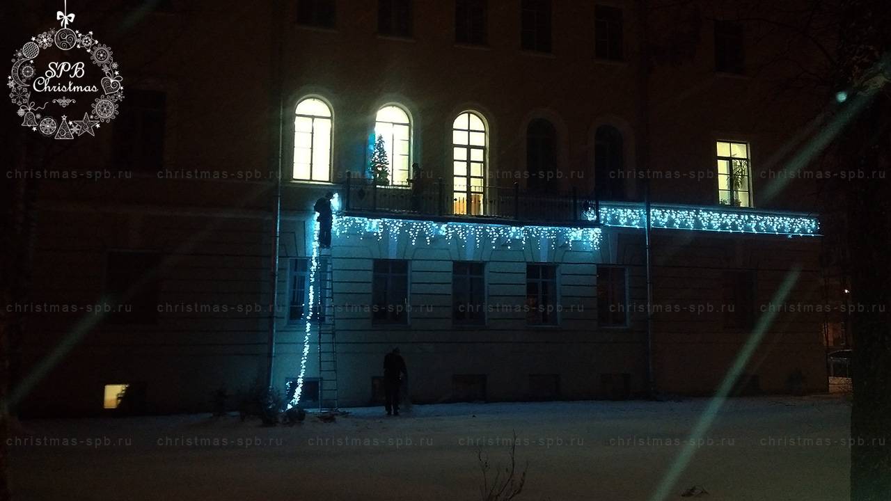 Украшение фасада школы светодиодными гирляндами