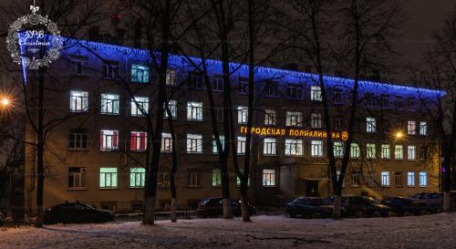 Оформление фасада гирляндами городская поликлиника № 17 Санкт-Петербург