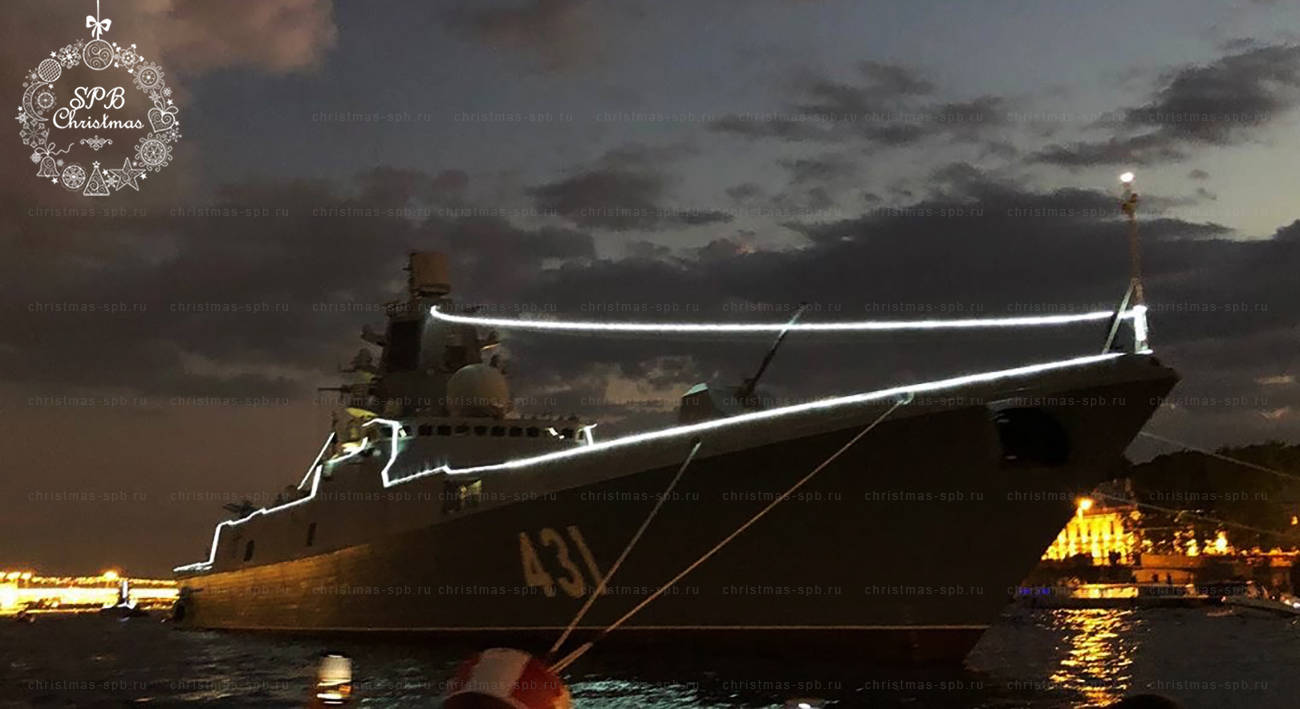 В честь Дня ВМФ команда Christmas-SPB приняла участие в оформлении кораблей гирляндами. На реализацию проекта потребовалось более километра гирлянды дюралайт 13мм. 