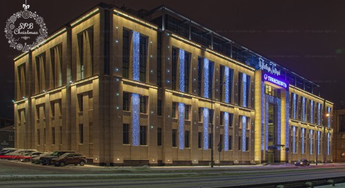 Монтаж уличных гирлянд занавес на фасад здания (ПАО «Транснефть»)