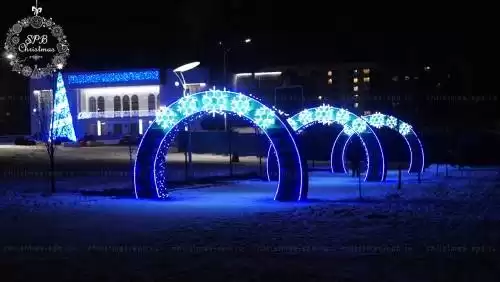 Украшение к Новому году парка Эрувиль Сен-Клер Ленинградская область г. Тихвин