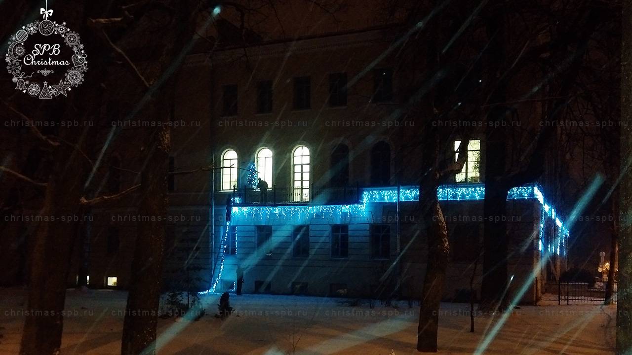 Новогодние украшение фасада школы г.Пушкин