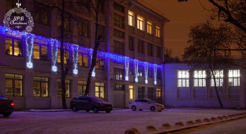 Новогодние украшение фасада школы №507 Санкт-Петербург