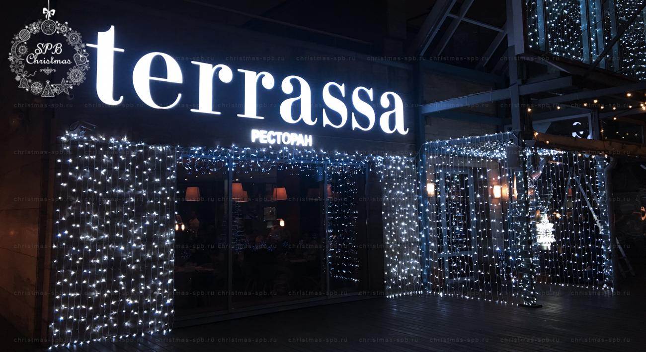 Команда Christmas-SPB приняла участие в оформлении ресторанов сети Ginza Project. Ключевым проектом стал популярный ресторан Terrassa у Казанского собора. Гирляндами оформлена входная группа, потолок, столбы, панорамные окна. 
