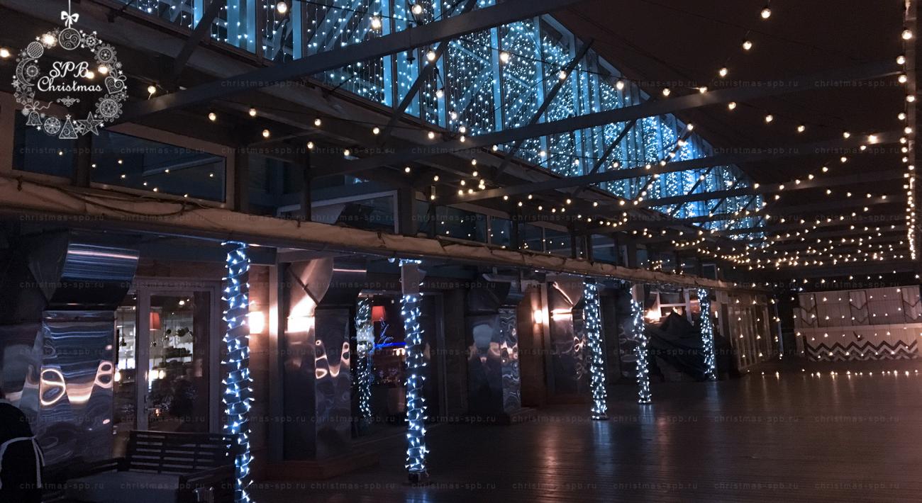 Команда Christmas-SPB приняла участие в оформлении ресторанов сети Ginza Project. Ключевым проектом стал популярный ресторан Terrassa у Казанского собора. Гирляндами оформлена входная группа, потолок, столбы, панорамные окна. 
