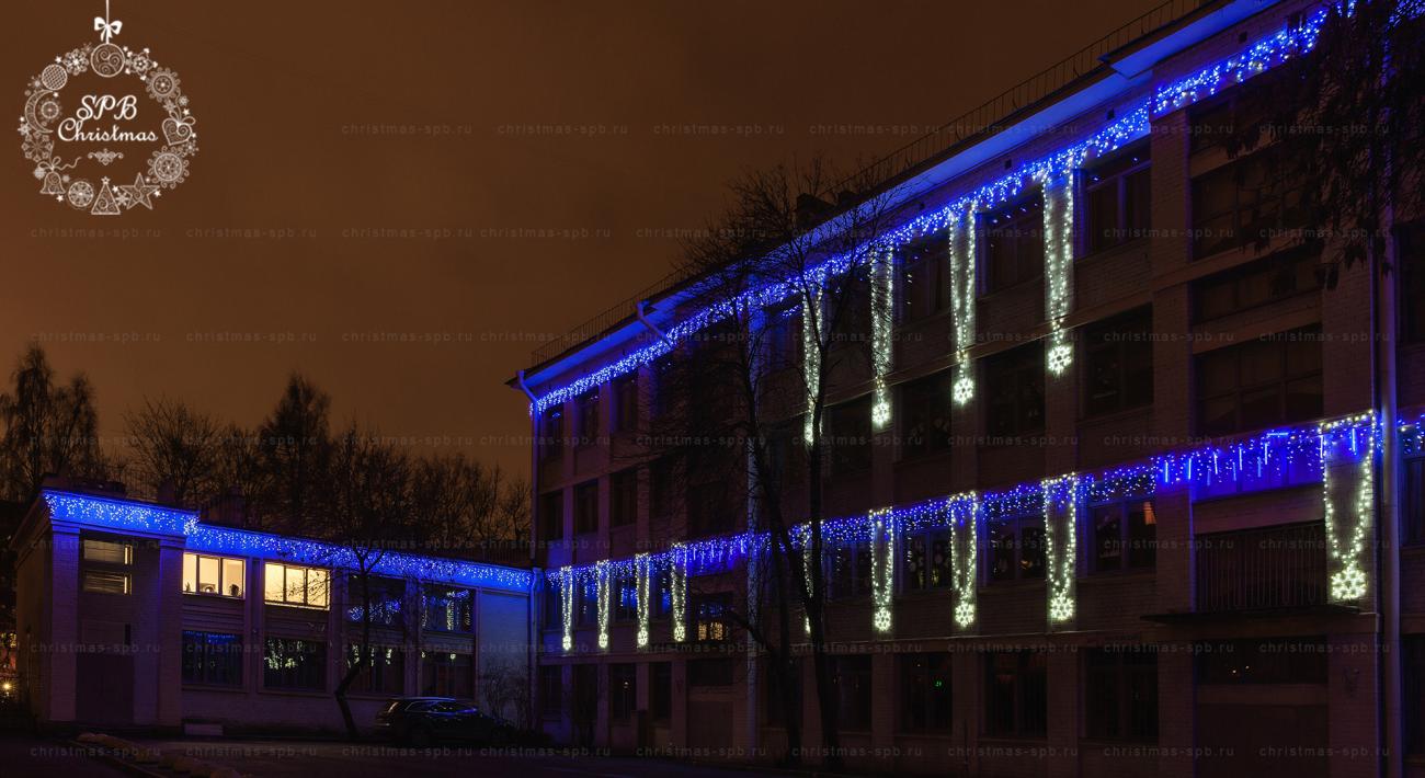 Объект: школа № 507
Новогоднее оформление фасад школы светодиодными гирляндами. В проекте использованы: световая бахрома, нить, снежинки из дюралайта.
