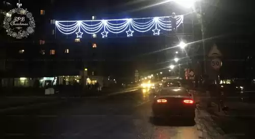Монтаж новогодних световых перетяжек