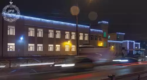 Украшение здания школы 270 к Новому году